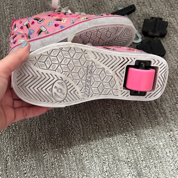 Heelys Pink and White Kids Sneakers with Fun Patterns - Picture 6 of 6